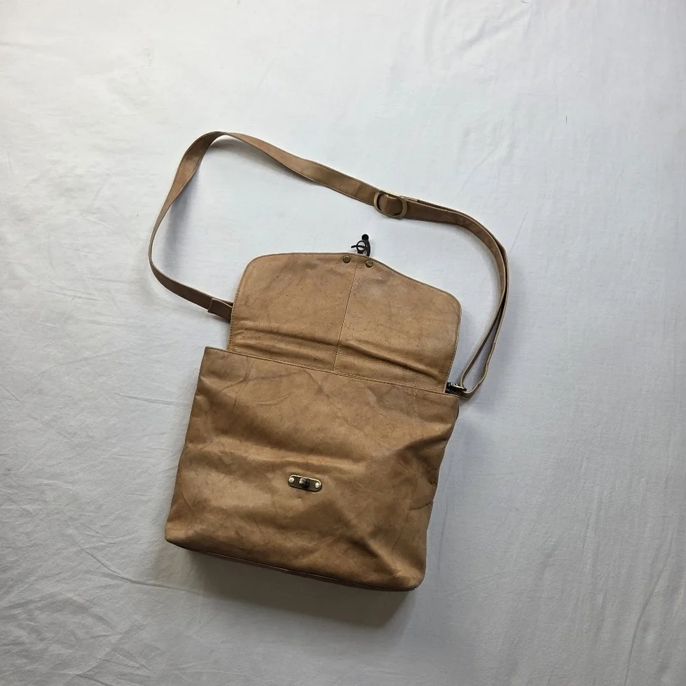 Bolla Genuine Leather Satchel Crossbody Tan Distressed VTG Style Brass Hardware